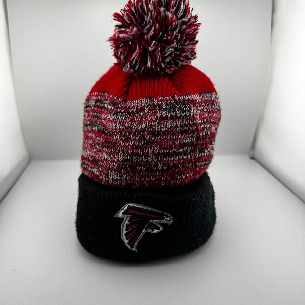 NFL Team Apparel Atlanta Falcons Beanie OSFA Red Black Good Pom Cuffed Knit Hat